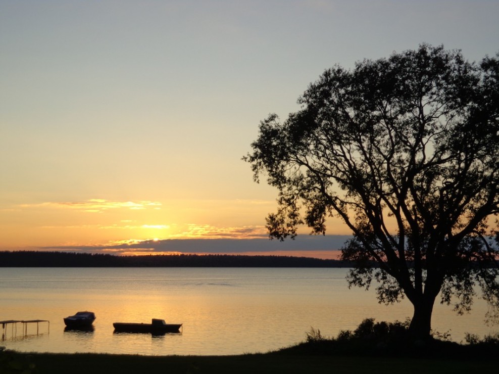 Sonnenuntergang von der ehemaligen Kolchosenschlachterei bei Gizcko aus gesehen.